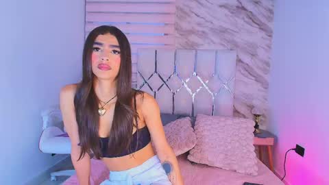Snapshot of colett_hall chatting on 4, 6, 2026 colett online show from 4, 6, 2026