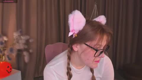 Collen Mon Tue Wed Thu Fri GMT 3 0300am - 0900am  online show from 4, 11, 2025