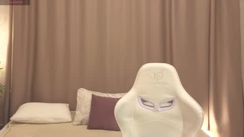 Collen Mon Tue Wed Thu Fri GMT 3 0300am - 0900am  online show from 25, 3, 2026