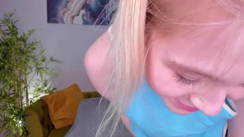Snapshot of colleen_blake chatting on 4, 6, 2026 Collen Mon Tue Wed Thu Fri GMT 3 0300am - 0900am online show from 4, 6, 2026