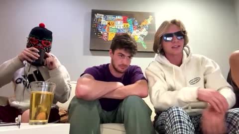 Snapshot of college_packing_8 chatting on 8, 10, 2025 college_packing_8 online show from 8, 10, 2025