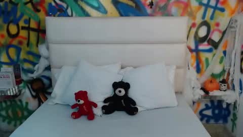 Snapshot of collins_aria chatting on 17, 10, 2025 valentina online show from 17, 10, 2025