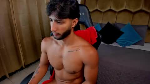 Snapshot of collins_emmett chatting on 15, 4, 2026 EMMETT COLLINS online show from 15, 4, 2026