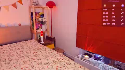 Snapshot of come_in_bed chatting on 25, 7, 2026 Audrey online show from 25, 7, 2026