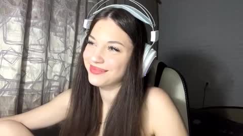 Snapshot of conchitaderricott chatting on 15, 10, 2025 Bella online show from 15, 10, 2025