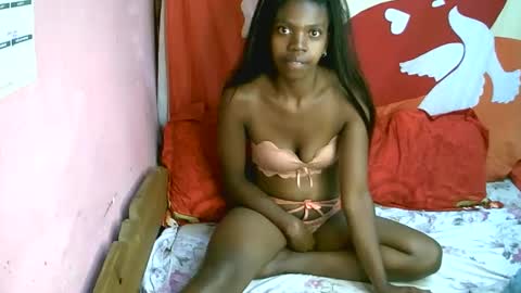Snapshot of coquine_lara chatting on 5, 5, 2026 coquine_lara online show from 5, 5, 2026