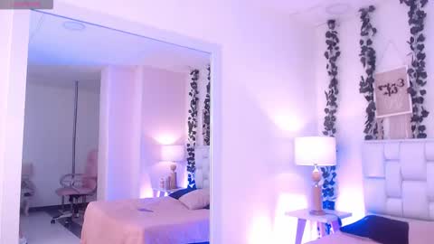 Snapshot of coralgh_ chatting on 18, 9, 2025 Coral online show from 18, 9, 2025