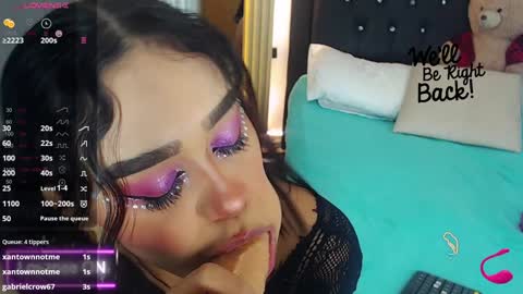 Snapshot of coraline_v chatting on 18, 12, 2024 Coraline connected from 10 pm to 6 am Colombia time online show from 18, 12, 2024