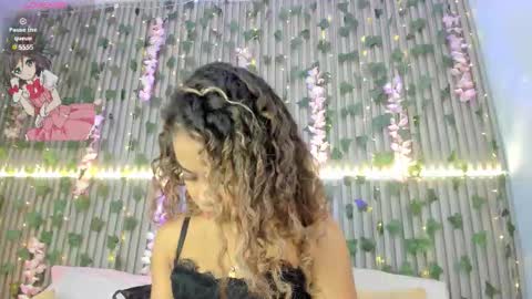 coralineross_ online show from 5, 11, 2025