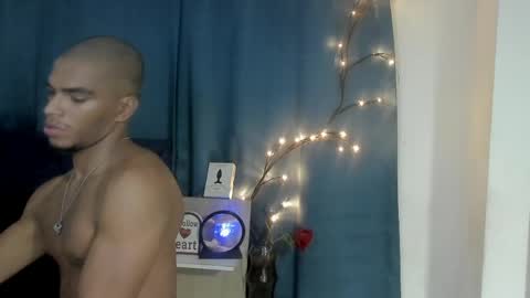 Snapshot of coreyglover chatting on 23, 4, 2026 CoreyGlover online show from 23, 4, 2026