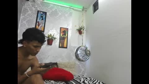 Snapshot of couple_boysx18 chatting on 27, 10, 2025 couple_boysx18 online show from 27, 10, 2025