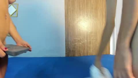 couple_hotfox online show from 5, 3, 2026