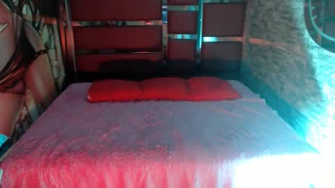 MIA LIZ AND SAM online show from 6, 12, 2024