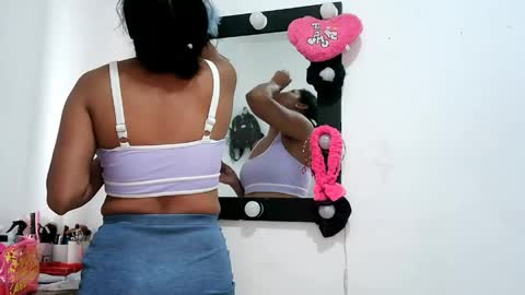 Snapshot of coupleeswetthott chatting on 31, 5, 2026 coupleeswetthott online show from 31, 5, 2026