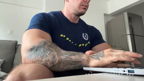 couplemuscle40 online show from 1, 10, 2025