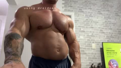 Snapshot of couplemuscle40 chatting on 16, 6, 2026 couplemuscle40 online show from 16, 6, 2026