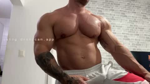 Snapshot of couplemuscle40 chatting on 1, 7, 2026 couplemuscle40 online show from 1, 7, 2026