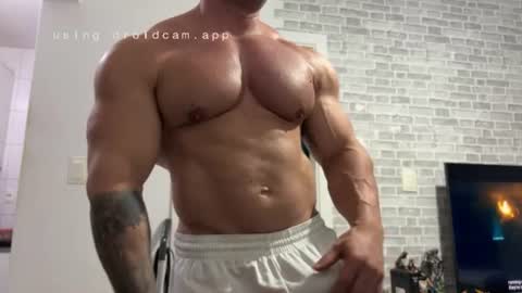 Snapshot of couplemuscle40 chatting on 4, 7, 2026 couplemuscle40 online show from 4, 7, 2026