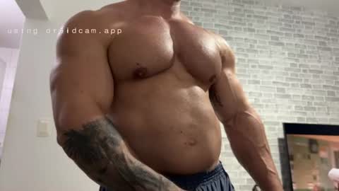 Snapshot of couplemuscle40 chatting on 7, 7, 2026 couplemuscle40 online show from 7, 7, 2026