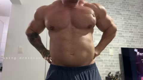 Snapshot of couplemuscle40 chatting on 11, 7, 2026 couplemuscle40 online show from 11, 7, 2026