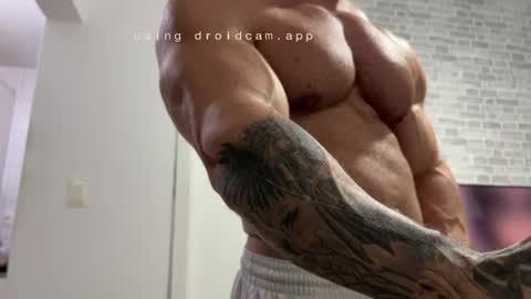 Snapshot of couplemuscle40 chatting on 11, 7, 2026 couplemuscle40 online show from 11, 7, 2026