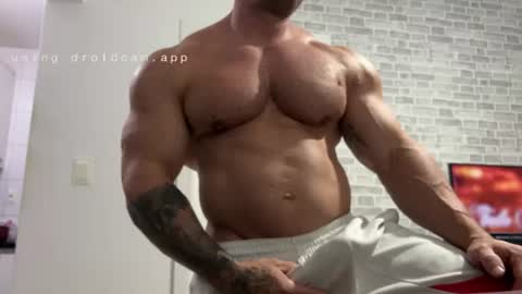 Snapshot of couplemuscle40 chatting on 13, 7, 2026 couplemuscle40 online show from 13, 7, 2026