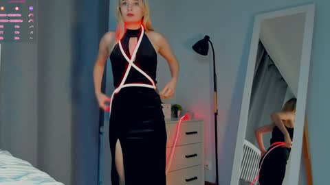 Snapshot of crazy_selfi chatting on 25, 12, 2024 Emma online show from 25, 12, 2024