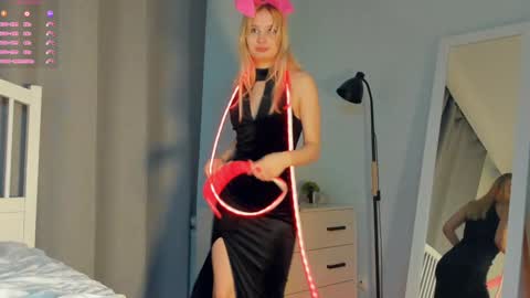 Snapshot of crazy_selfi chatting on 26, 12, 2024 Emma online show from 26, 12, 2024