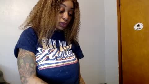 CreamyExotica online show from 17, 12, 2025