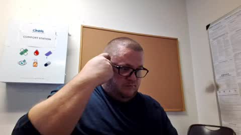 Snapshot of creeeping_death chatting on 8, 12, 2024 The hopeless romantic online show from 8, 12, 2024