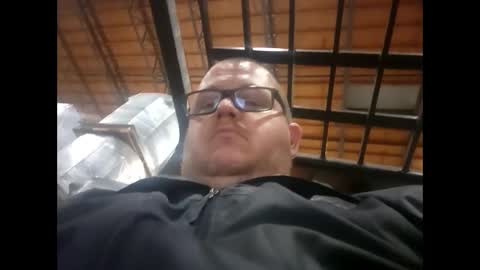 Snapshot of creeeping_death chatting on 25, 2, 2025 The hopeless romantic online show from 25, 2, 2025