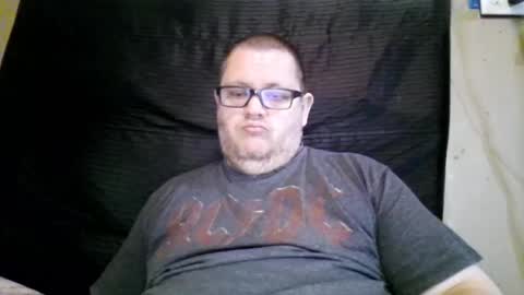 Snapshot of creeeping_death chatting on 4, 3, 2025 The hopeless romantic online show from 4, 3, 2025