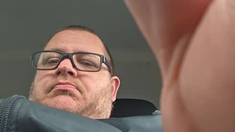 Snapshot of creeeping_death chatting on 5, 3, 2025 The hopeless romantic online show from 5, 3, 2025