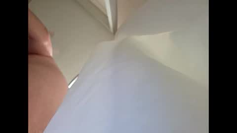 Snapshot of creeeping_death chatting on 9, 11, 2025 The hopeless romantic online show from 9, 11, 2025