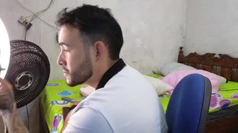 Snapshot of cris_simons chatting on 1, 1, 2025 cris_simons online show from 1, 1, 2025