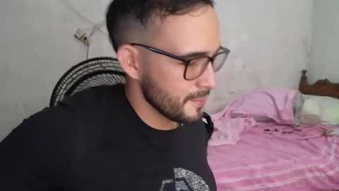 Snapshot of cris_simons chatting on 14, 2, 2025 cris_simons online show from 14, 2, 2025