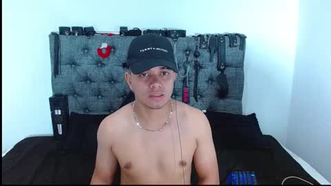 Snapshot of crisandmery chatting on 17, 2, 2025 CRISANDMERY online show from 17, 2, 2025