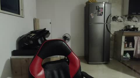 Snapshot of criscamiloo chatting on 13, 6, 2026 criscamiloo online show from 13, 6, 2026