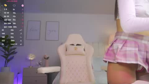 Snapshot of cristal_bunny chatting on 3, 7, 2026 Cristal online show from 3, 7, 2026