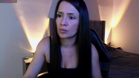  Alejandra from Wednesday to Saturday from 1000 pm to 400 am Colombian hour online show from 26, 11, 2025