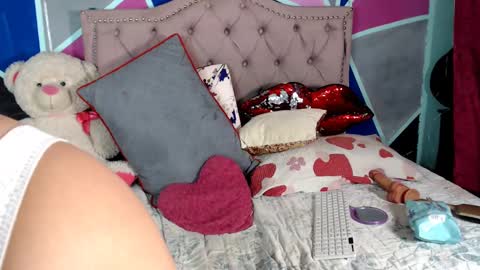 Snapshot of cristal_hot199037 chatting on 10, 3, 2025 Cristal online show from 10, 3, 2025