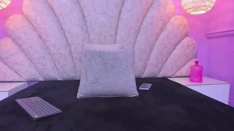 Cristal online show from 4, 1, 2025