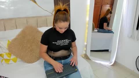 cristal walker online show from 4, 4, 2026