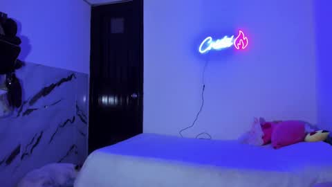  Independent Model online show from 12, 12, 2024