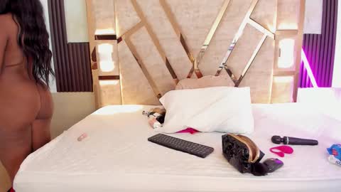 Snapshot of cristhinbrown chatting on 22, 10, 2025 cristin online show from 22, 10, 2025