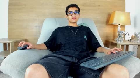 Snapshot of cristian_suarezz_ chatting on 19, 10, 2025 cristian_suarezz_ online show from 19, 10, 2025