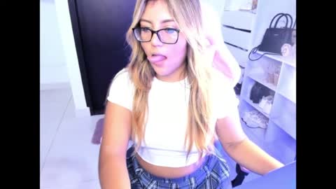 cristinasweet7 online show from 9, 6, 2026