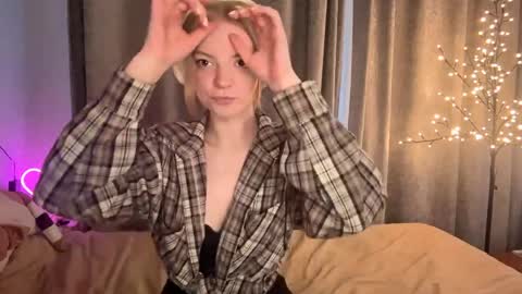 Snapshot of cristinekondo chatting on 9, 4, 2026 Marry online show from 9, 4, 2026