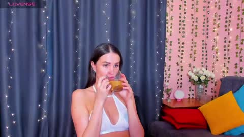 Snapshot of cross_the_line chatting on 4, 5, 2026 xx Amina xx online show from 4, 5, 2026