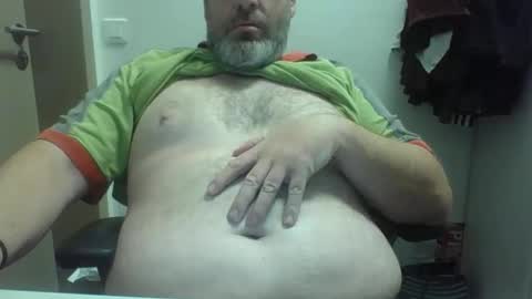 Snapshot of crouch1 chatting on 17, 10, 2025 Crouch1 online show from 17, 10, 2025